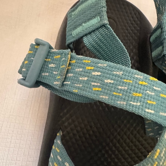 Chaco Turquoise White Yellow Unisex/Girls Summer Ready Sandals EUC Fast Ship - Picture 4 of 12